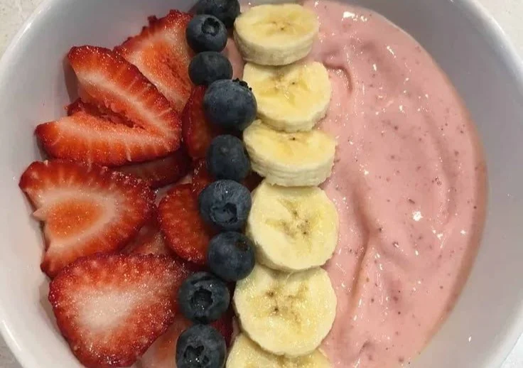5-Minute Fruit Smoothie Bowl with Greek Yogurt 5 5-Minute Fruit Smoothie Bowl with Greek Yogurt