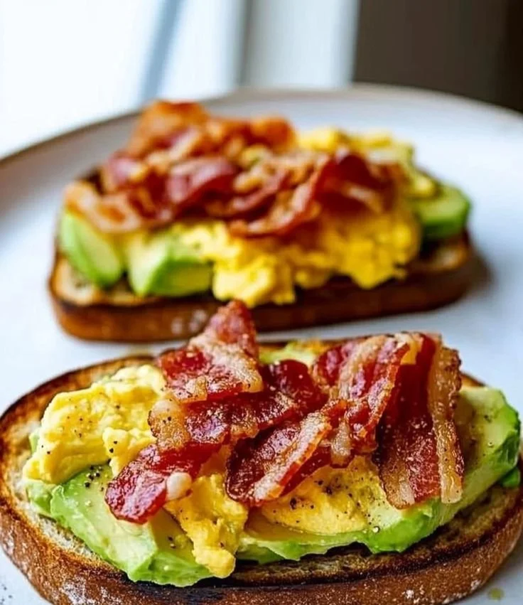 Avocado Toast with Bacon and Egg 8 Avocado Toast with Bacon and Egg