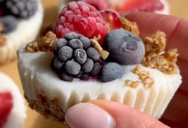 Frozen Yogurt Granola Cups with Berries