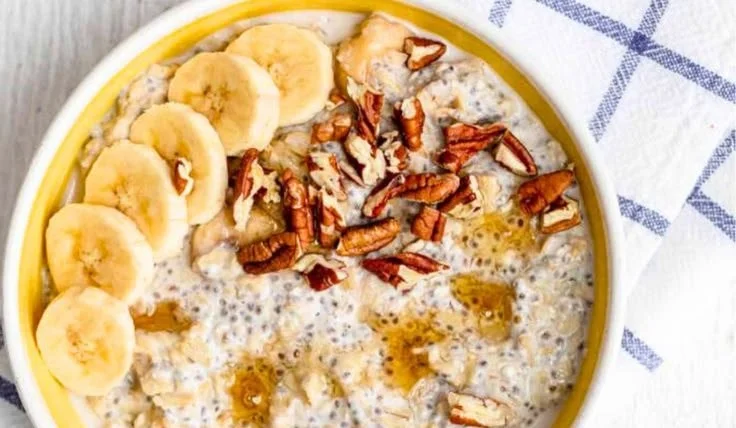 Nutritious Breakfast Oats with Chia Seeds