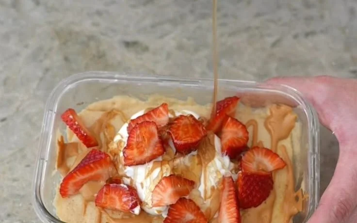 Protein Pancakes with Greek Yogurt and Strawberries
