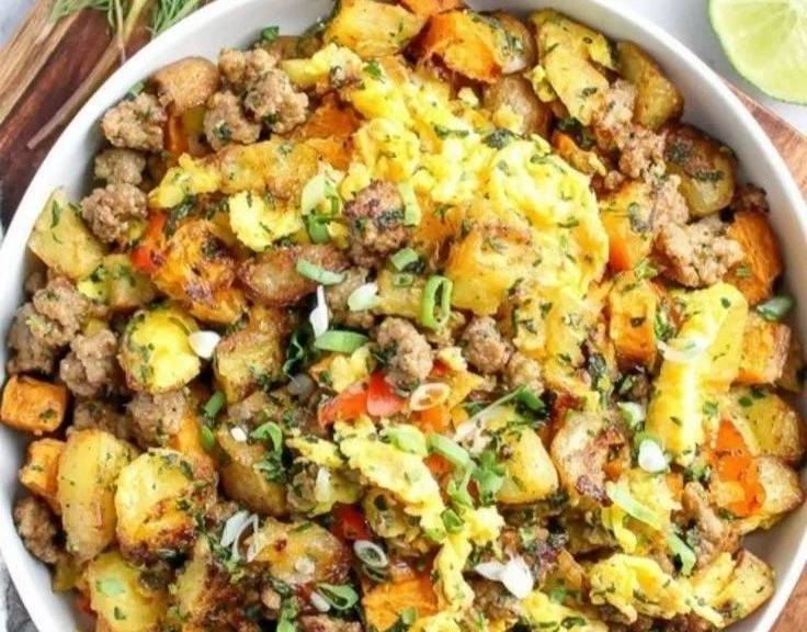 Delicious Sunrise Harvest Skillet with fresh vegetables and eggs